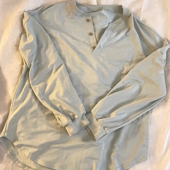 New button shirt - Picture 3 of 5